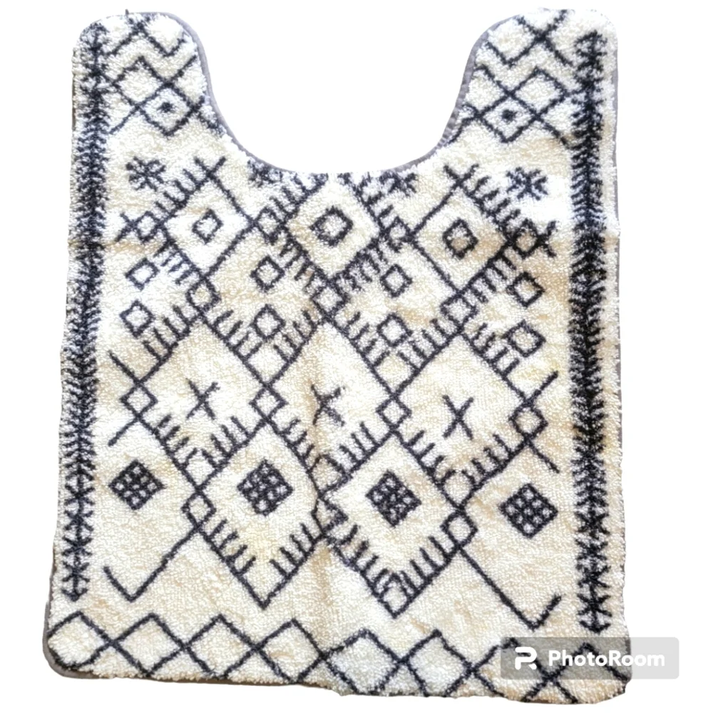 Bathroom Rug Boho Chic White W/Aztec Design